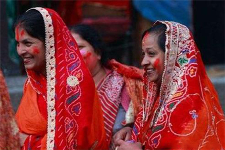 为什么尼泊尔女性大部分生活贫穷，却还能穿金戴银？看完你就懂了-第1张图片-今日热点分享