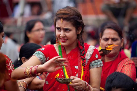 为什么尼泊尔女性大部分生活贫穷，却还能穿金戴银？看完你就懂了-第10张图片-今日热点分享