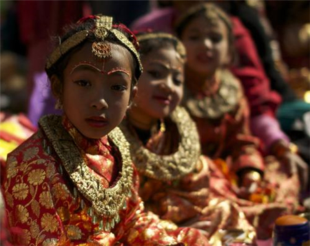 为什么尼泊尔女性大部分生活贫穷，却还能穿金戴银？看完你就懂了-第9张图片-今日热点分享