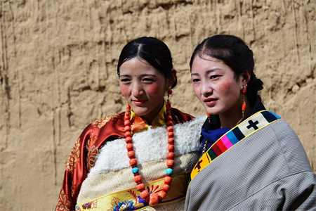 和藏族姑娘结婚的话，男方不仅免彩礼，还有这三大好处？-第2张图片-今日热点分享