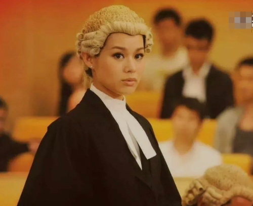 香港法官为啥学外国人戴假发？起源让人羞于启齿，网友：建议取消-第4张图片-今日热点分享